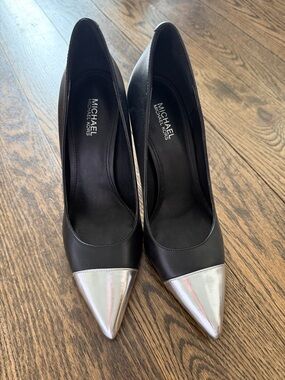 MICHAEL Michael Kors Black Pumps with Silver Pointed Caps